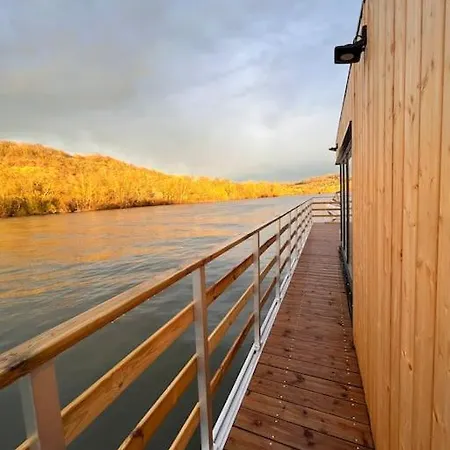 Reve Sur L'eau Botel *