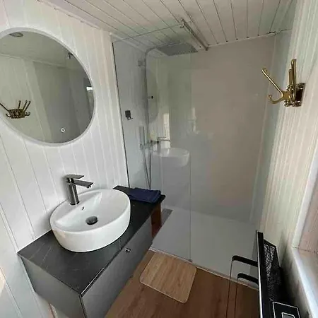 Reve Sur L'eau Botel
