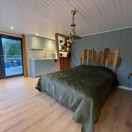 Båthotell Reve Sur Eau - Terrasse - Bain De Soleil