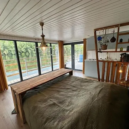 Botel Reve Sur L'eau *